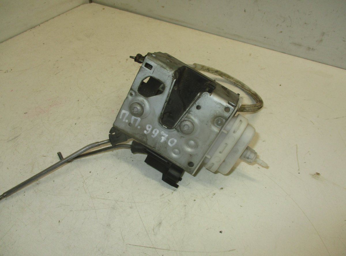 Audi A8 (D2) Door lock — front right Door lock — front right — AUDI A8 (4D2, 4D8) (1...