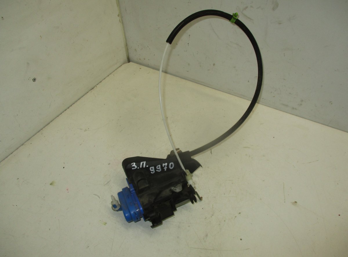 Audi A8 (D2) Door lock — rear right Door lock — rear right — AUDI A8 (4D2, 4D8) (19...