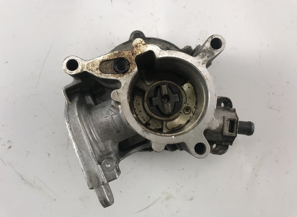 Audi A4 (B8) Vacuum pump Brakes AUDI A4 / A4 ALLROAD (B8) (2007-2015) Vacuum pu...