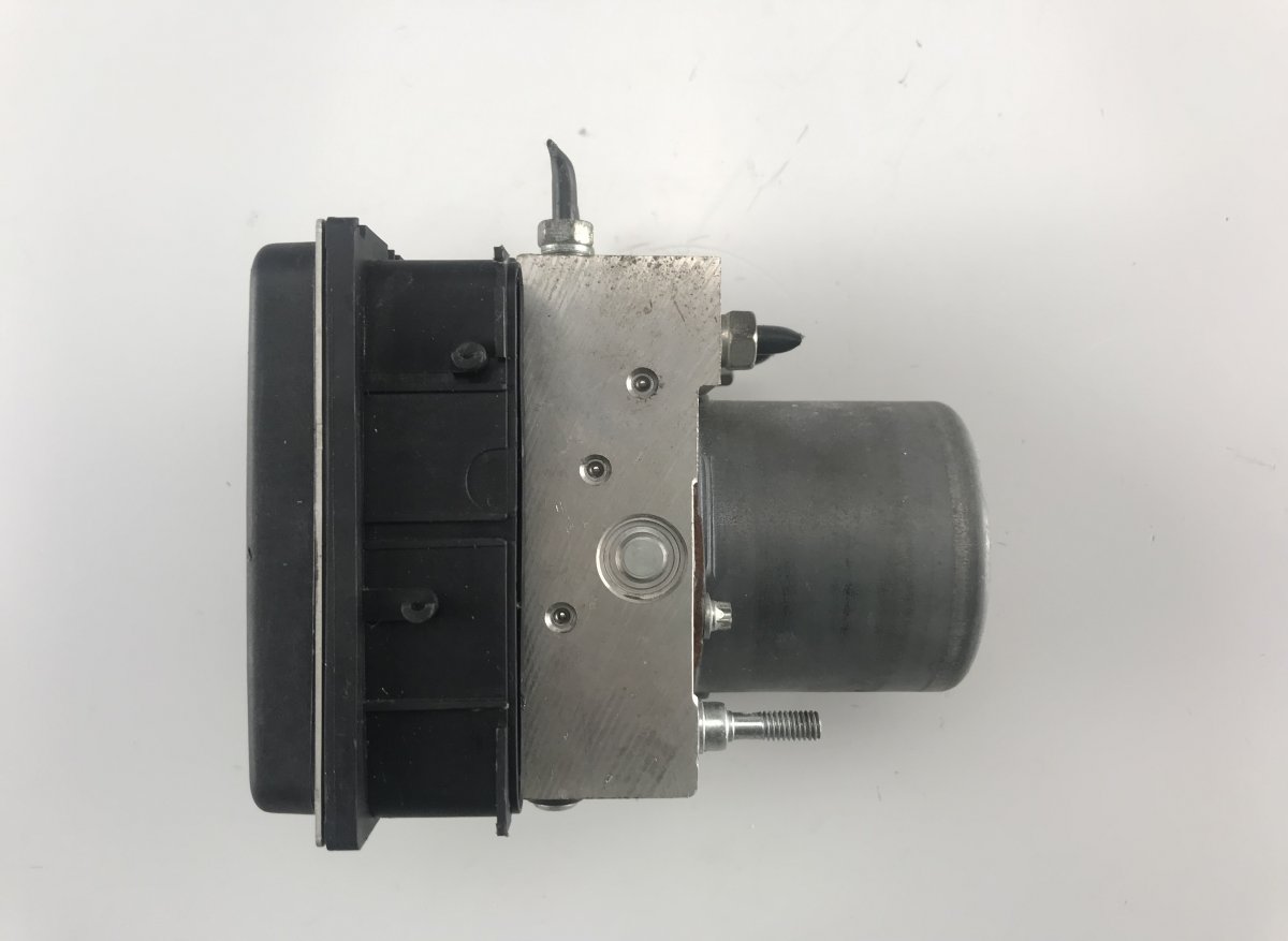 Subaru Forester ABS hydraulic unit / pump ABS hydraulic unit / pump — SUBARU FORESTER (SH...