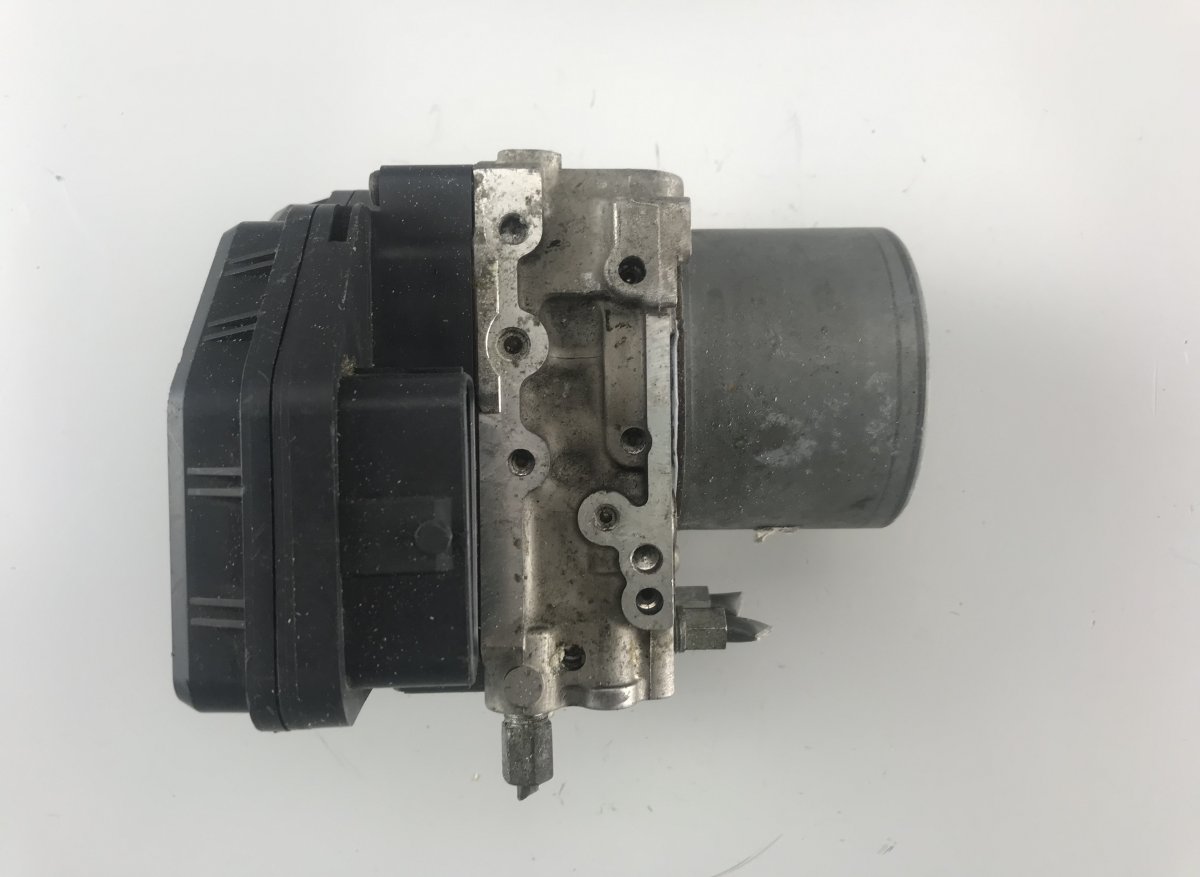 Mazda 6 (GG / GY) ABS hydraulic unit / pump