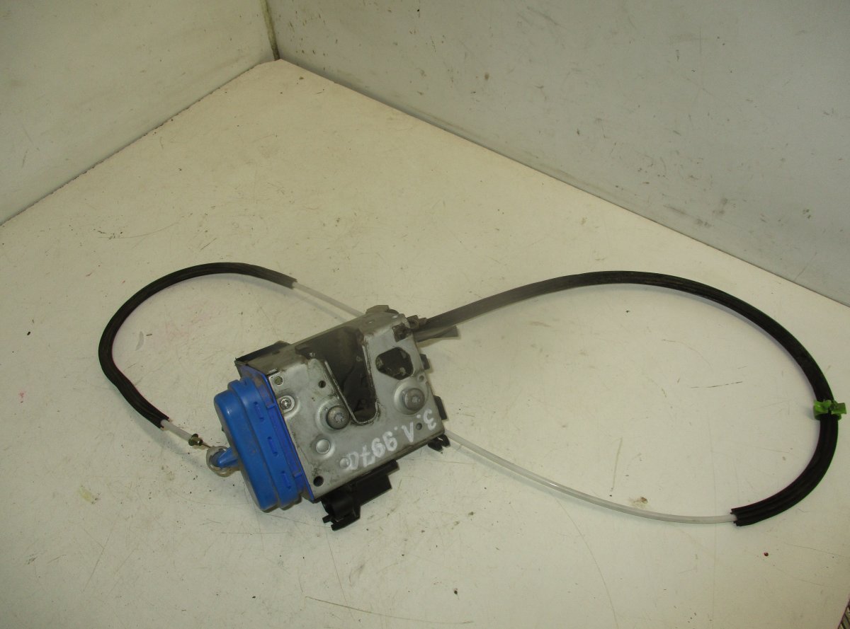 Audi A8 (D2) Door lock — rear left Door lock — rear left — AUDI A8 (4D2, 4D8) (199...