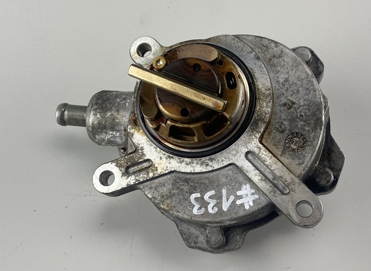 BMW 6 (E63 / E64) Vacuum pump Brakes BMW 6 (E63, E64) (2004-2010) Vacuum pump Brakes...
