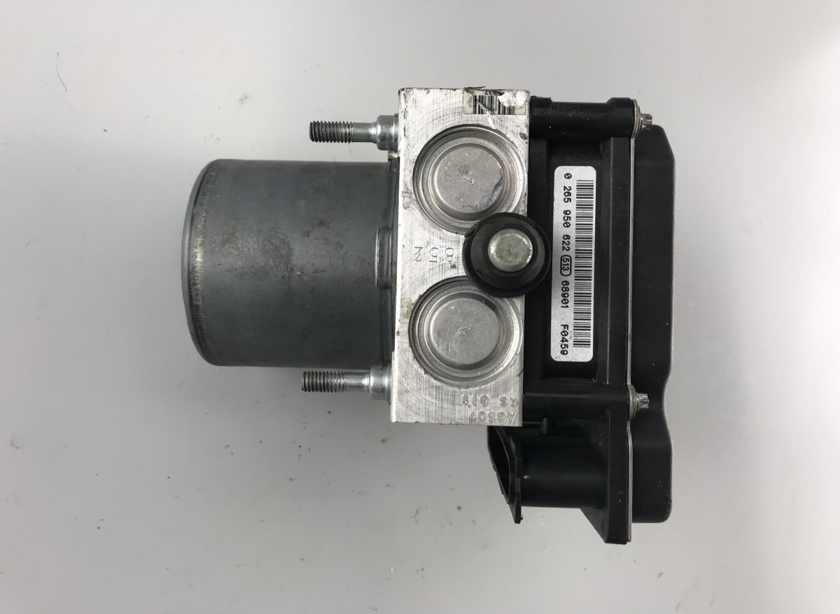 Subaru Legacy ABS hydraulic unit / pump ABS hydraulic unit / pump — SUBARU LEGACY IV / ...