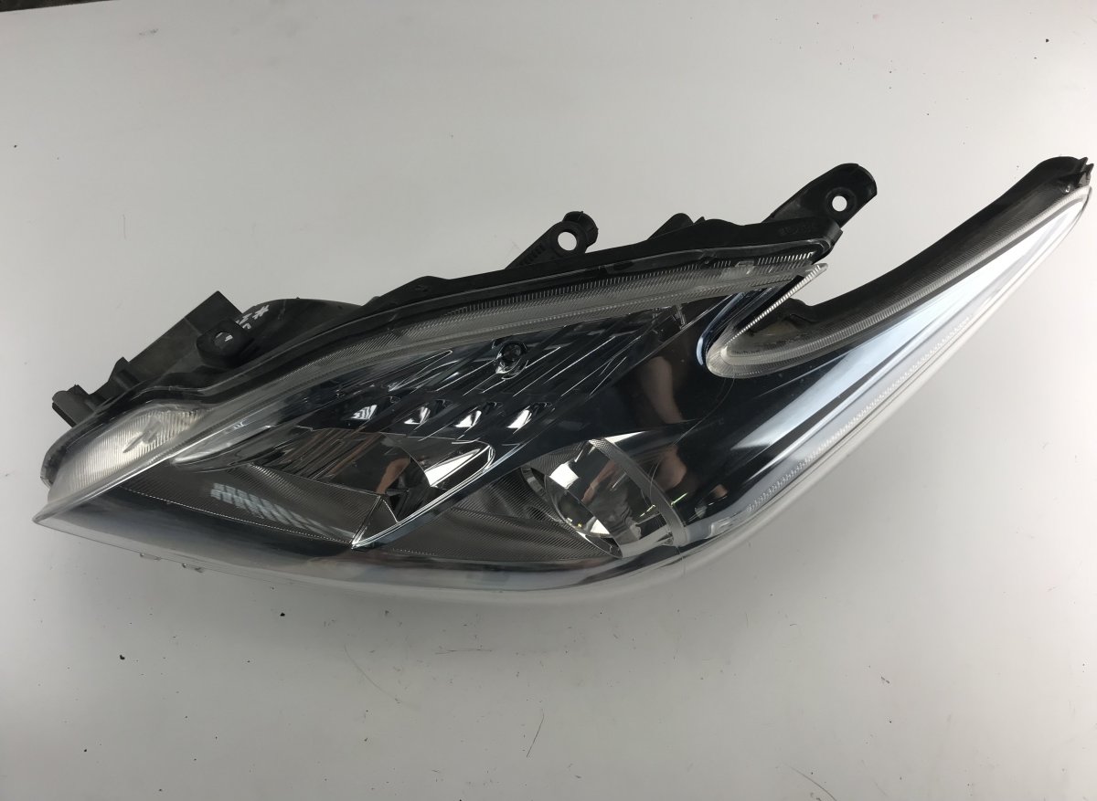 Toyota Prius esituli (vasak) TOYOTA PRIUS III (XW30) (2009-2015) Headlight l...