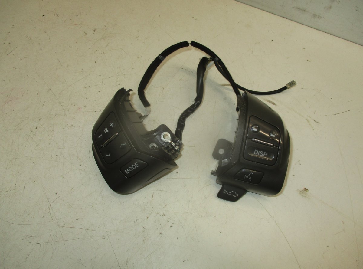 Lexus GS Steering Wheel MF Switch Right LEXUS GS III (2005-2011) Steering Wheel MF Swit...