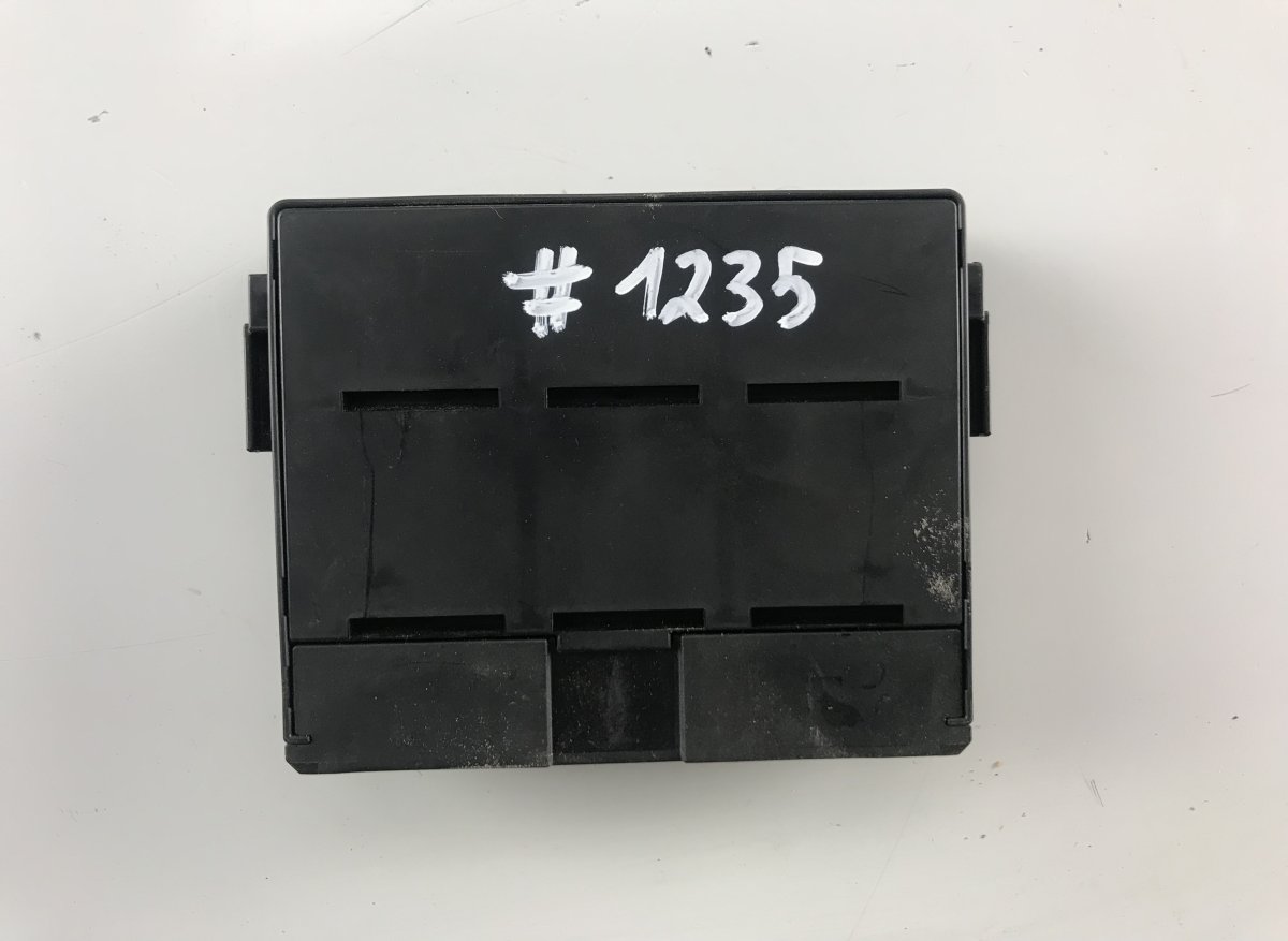 Lexus IS Fuse box LEXUS IS II (XE20) (2005-2013) Fuse box 89211-5...