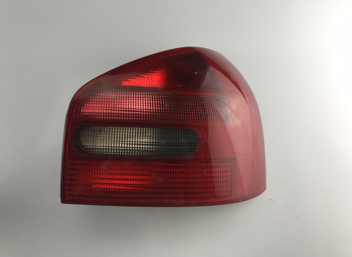 Audi A3 (8L) Tail light, right AUDI A3 (8L1) (1996-2003) Tail light, right

Ge...