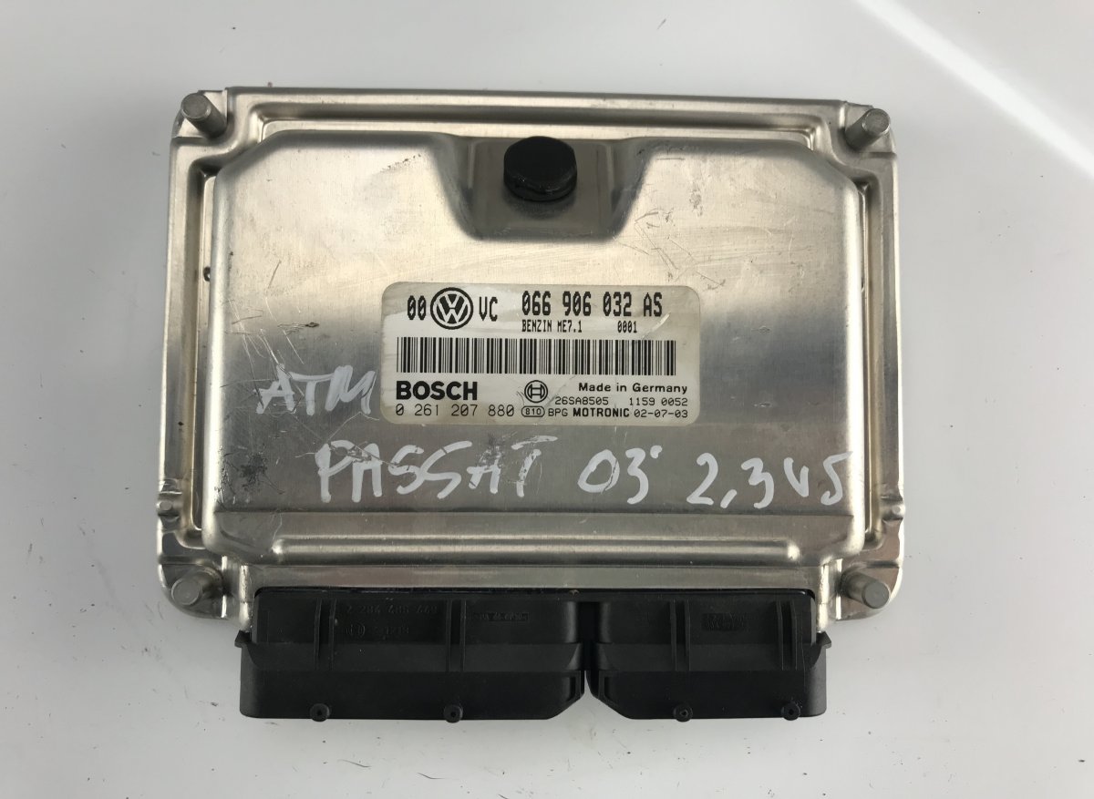 Volkswagen Passat Engine Control Unit / module (ECU) VW PASSAT B5 (3B3) (2000-2005) Engine Control U...