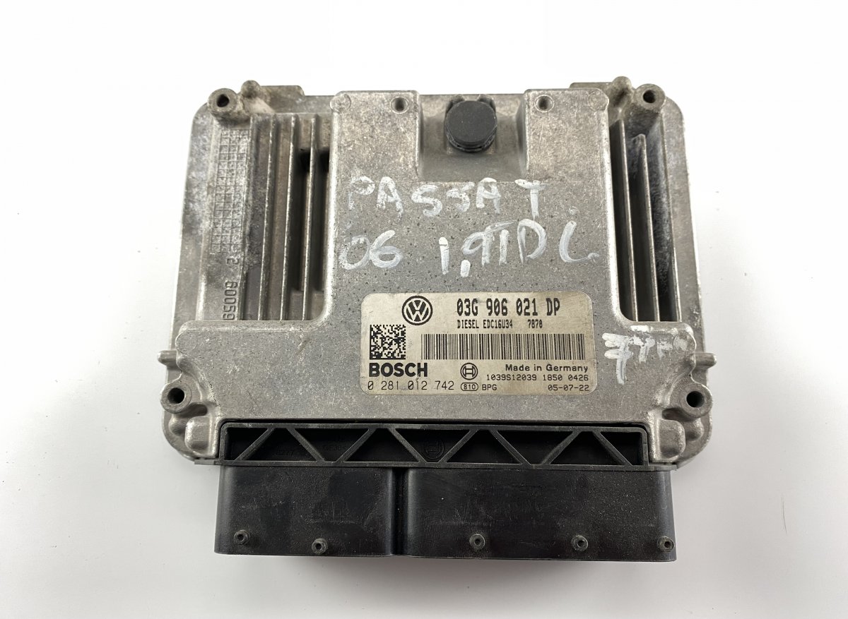 Volkswagen Passat Engine Control Unit / module (ECU) VW PASSAT B6 (3C) (2005-2010) Engine Control Un...