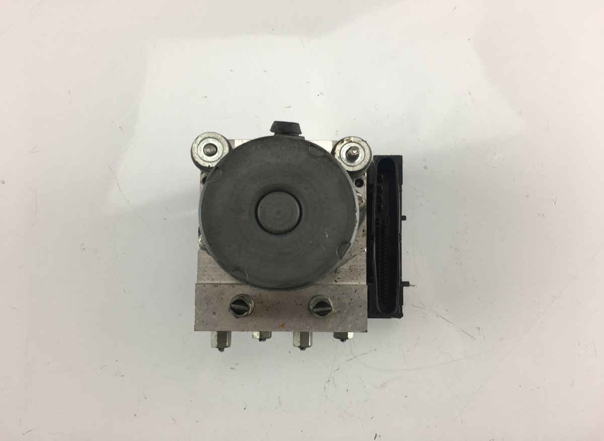 Mazda CX-7 ABS hydraulic unit / pump