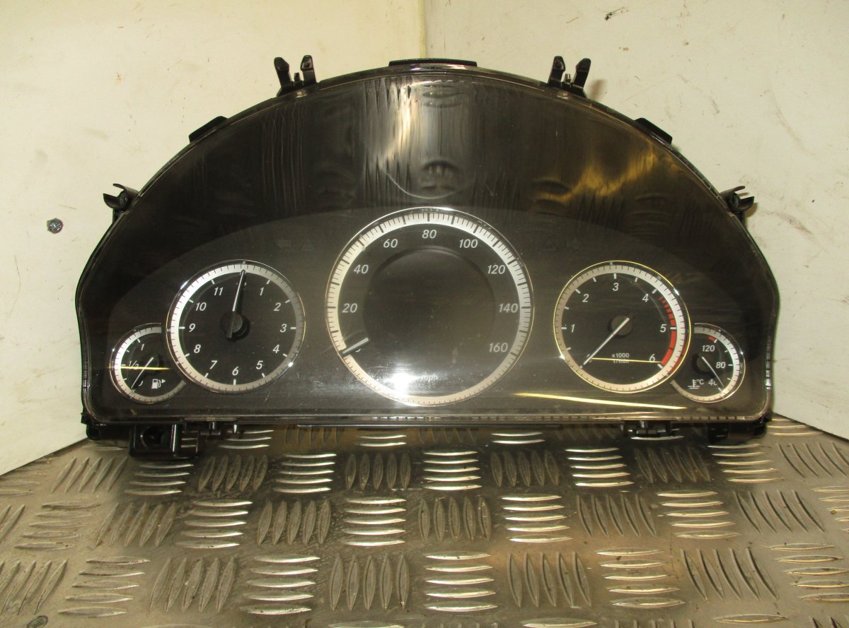 Mercedes-Benz A (W169) mittaristo MERCEDES-BENZ E-CLASS (W212) (2009-2016) Instru...