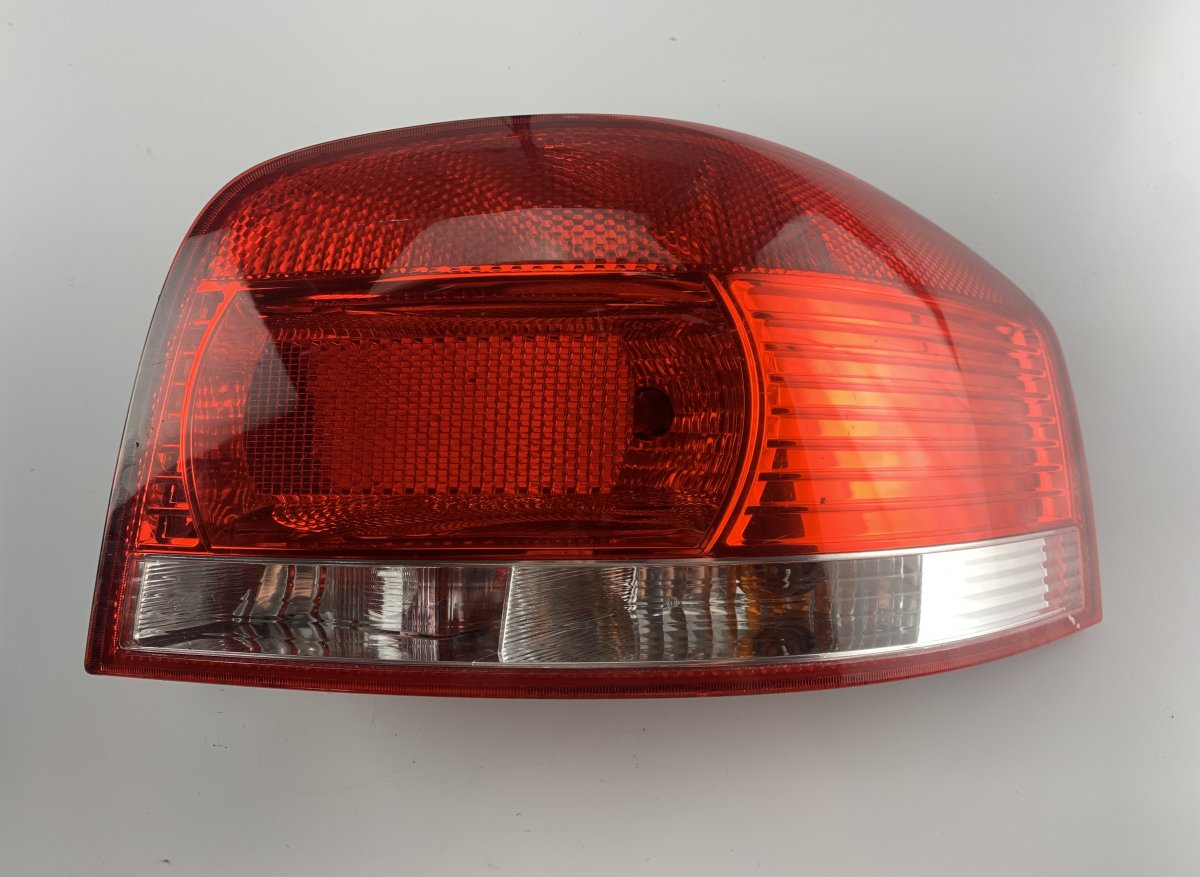 Audi A3 (8P) Tail light, right AUDI A3 (8P) (2003-2012) Tail light, right 8P09...