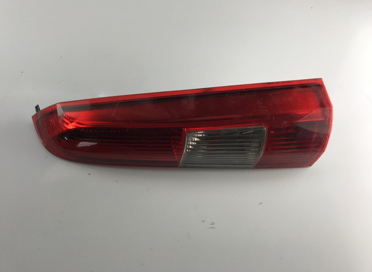 Volvo V70 Tail light, right VOLVO V70 II / XC70 I (P80) (2000-2007) Tail li...