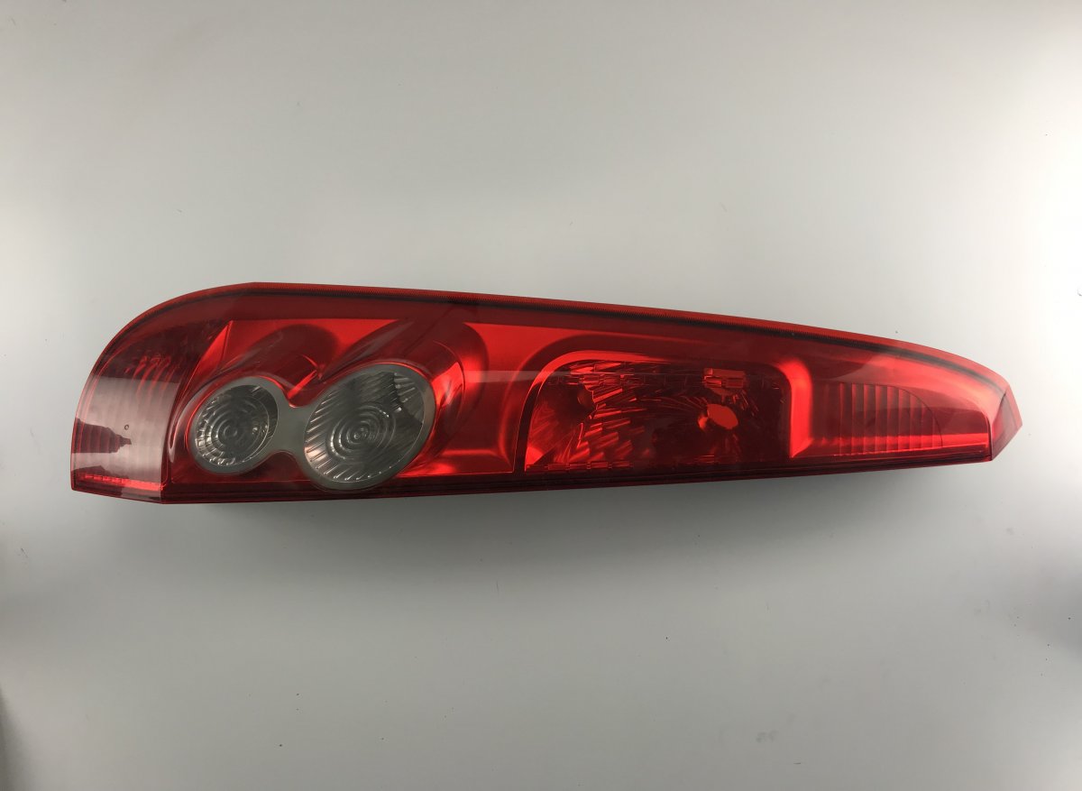 Ford Fiesta tail light left FORD FIESTA V (2001-2008) Tail light left

Gene...