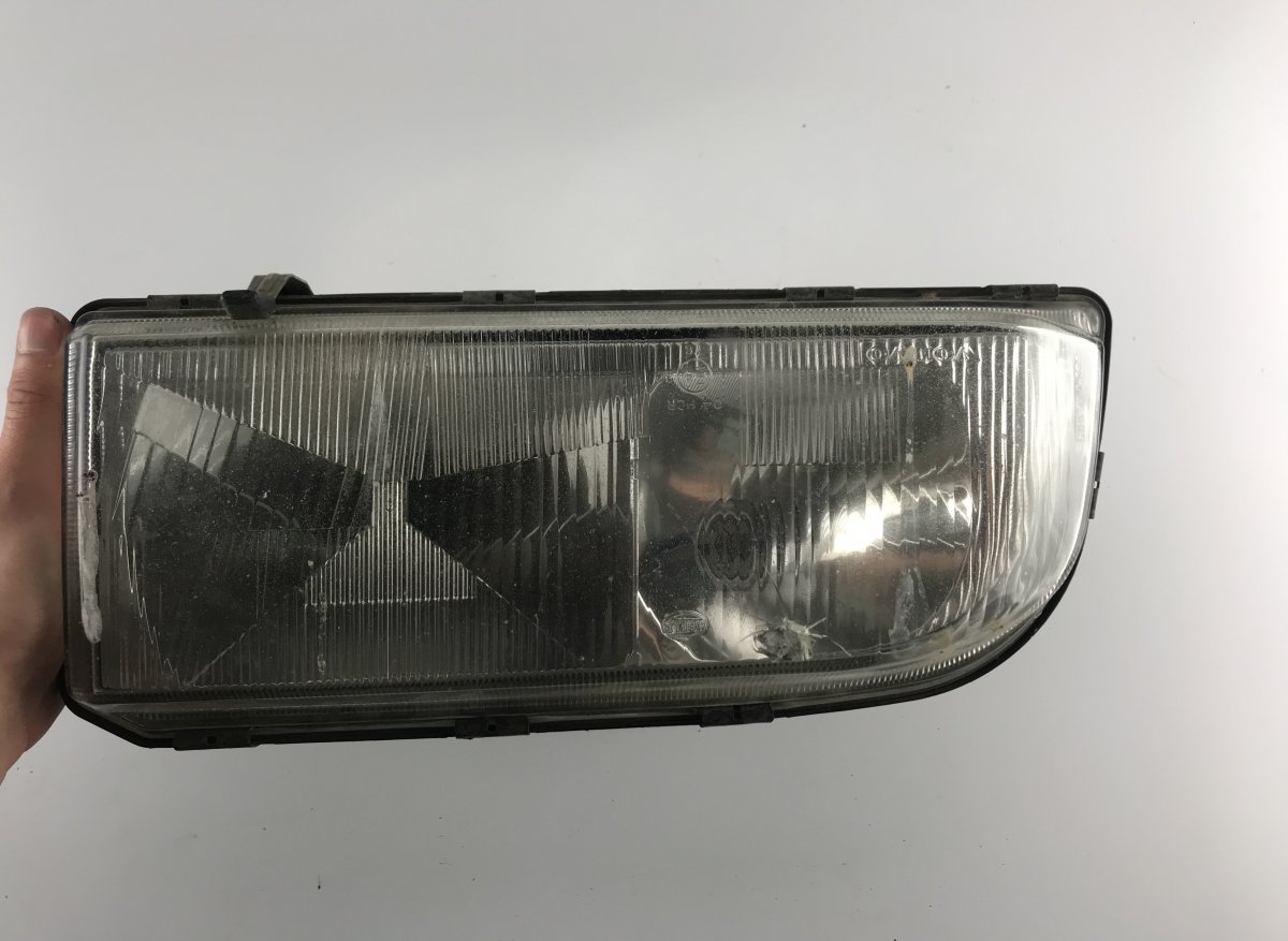 Volvo C70 headlight left VOLVO S70 / V70 / C70 (P80) (1996-2005) Headlig...