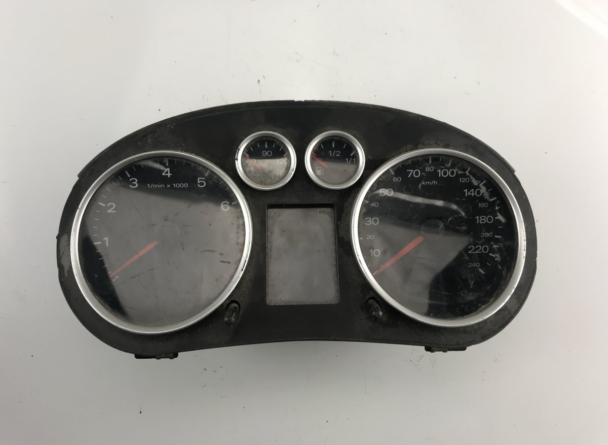 Audi A2 (8Z) instrument cluster Instrument cluster — AUDI A2 (8Z0) (2000-2005) ...
