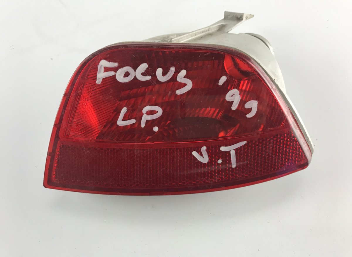 Ford Focus Extra light / reflector in rear bumper left