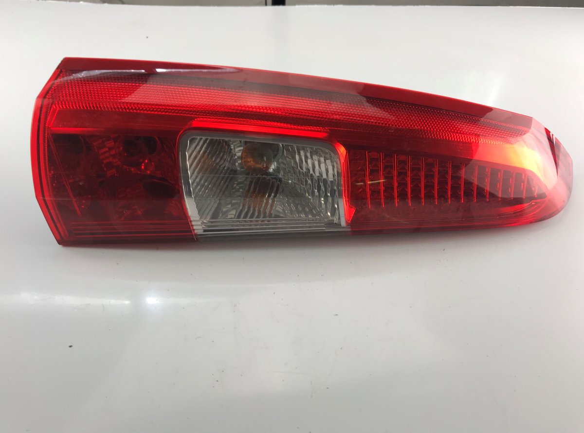 Volvo V70 tail light left VOLVO V70 II / XC70 I (P80) (2000-2007) Tail li...