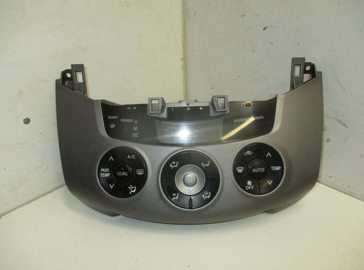 Toyota RAV4 (XA30) Heater control panel TOYOTA RAV 4 III (XA30) (2005-2012) Heater cont...