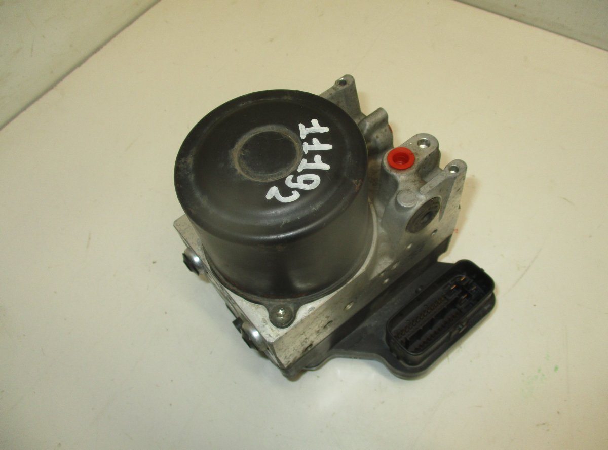 Toyota RAV4 (XA30) ABS hydraulic unit / pump