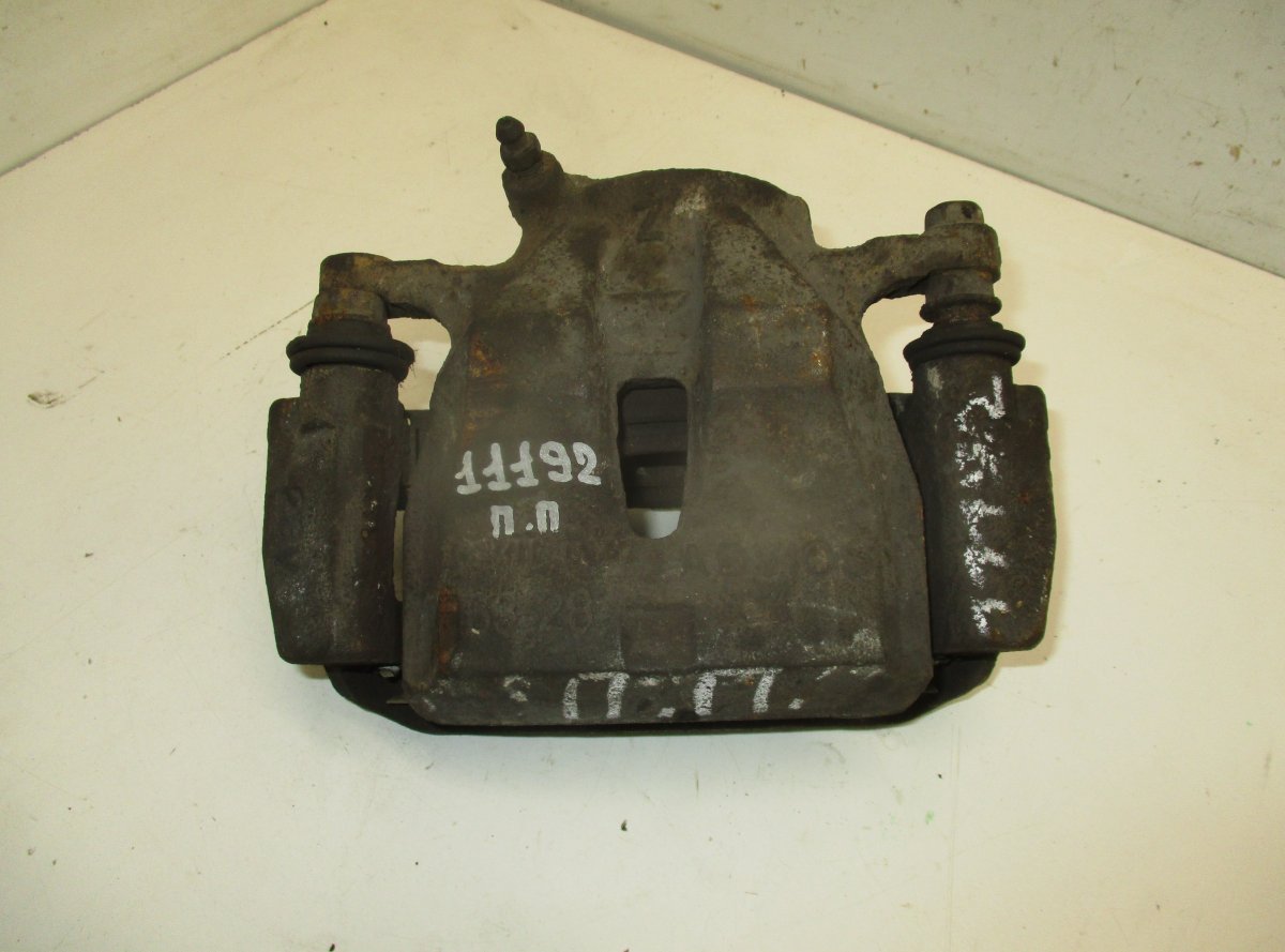 Toyota RAV4 (XA30) Brake caliper Front right TOYOTA RAV 4 III (XA30) (2005-2012) Brake calip...