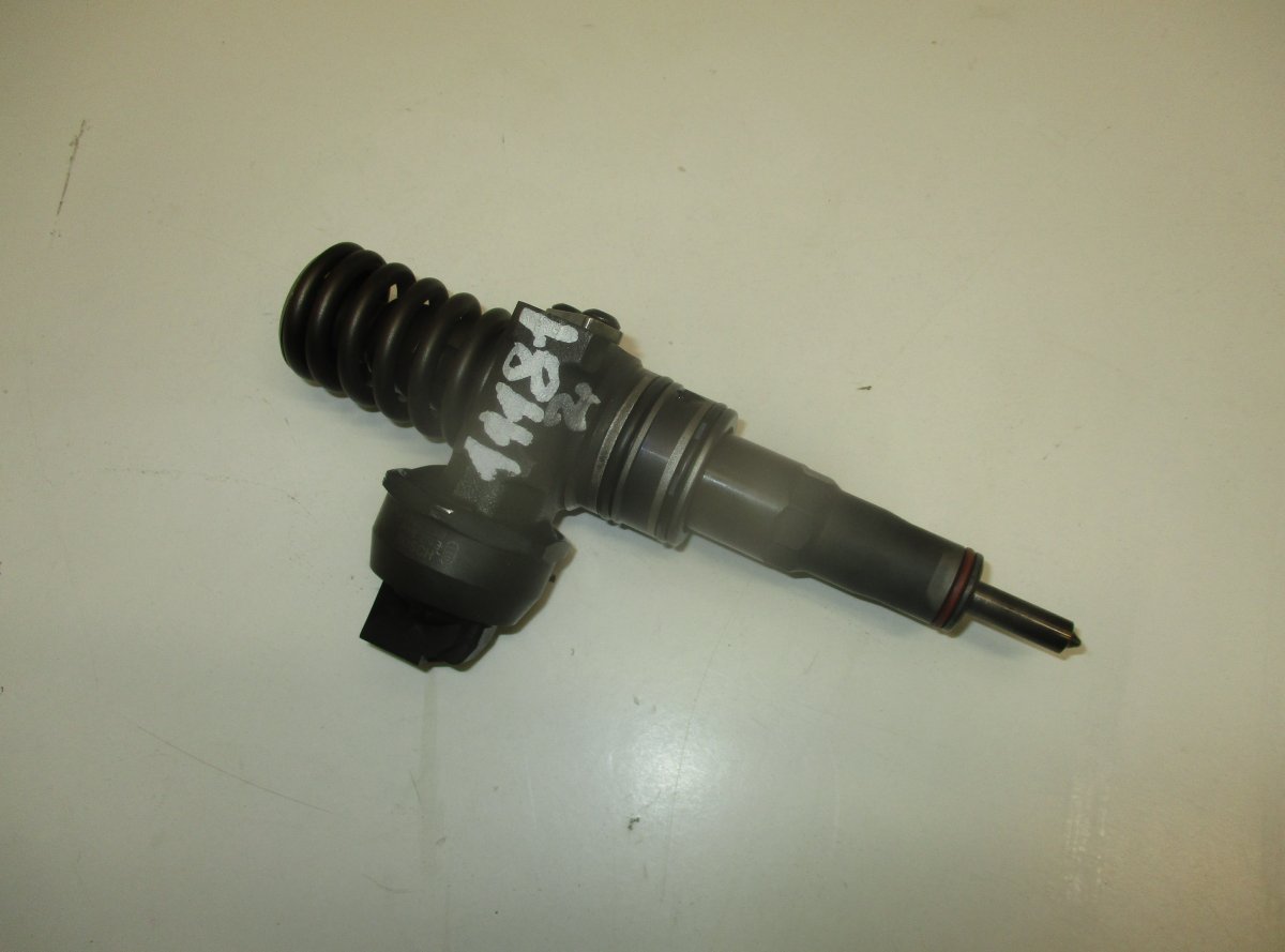 Skoda Superb (3T) Fuel Injector Fuel injector — SKODA SUPERB II (3T4, 3T5) (200...