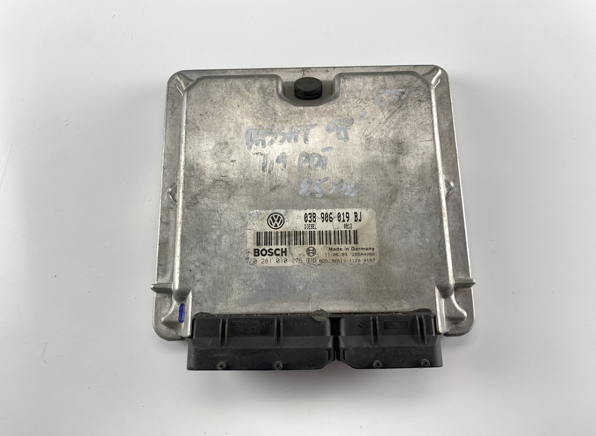 Volkswagen Passat Engine Control Unit / module (ECU) VW PASSAT B5 (3B2) (1996-2000) Engine Control U...