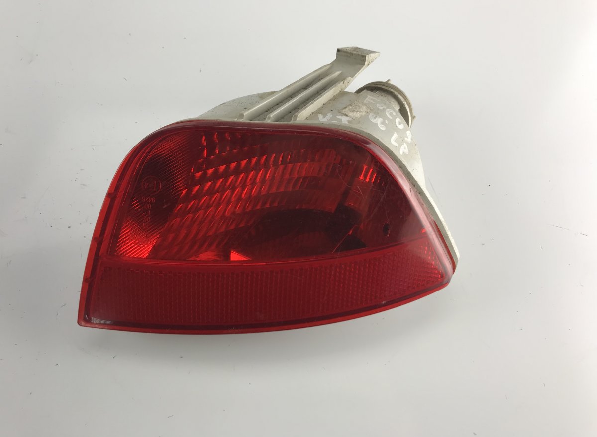 Ford Focus Extra light / reflector in rear bumper left