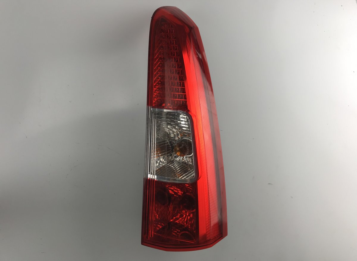 Volvo V70 Tail light, right VOLVO V70 II / XC70 I (P80) (2000-2007) Tail li...