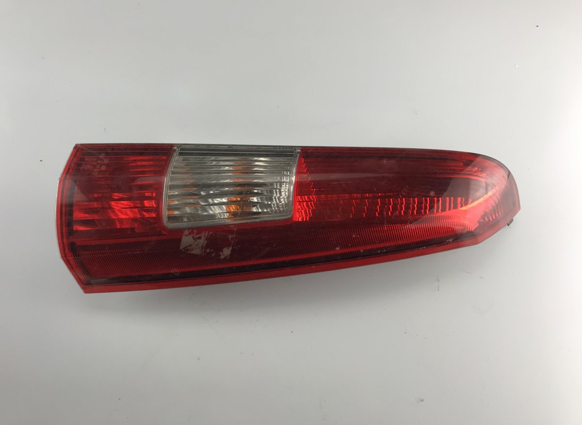 Volvo V70 Tail light, right VOLVO V70 II / XC70 I (P80) (2000-2007) Tail li...