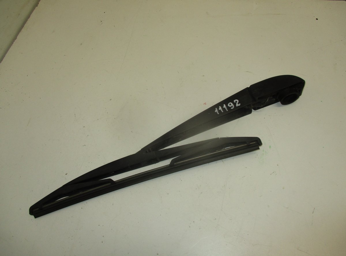 Toyota RAV4 (XA30) Rear window wiper arm