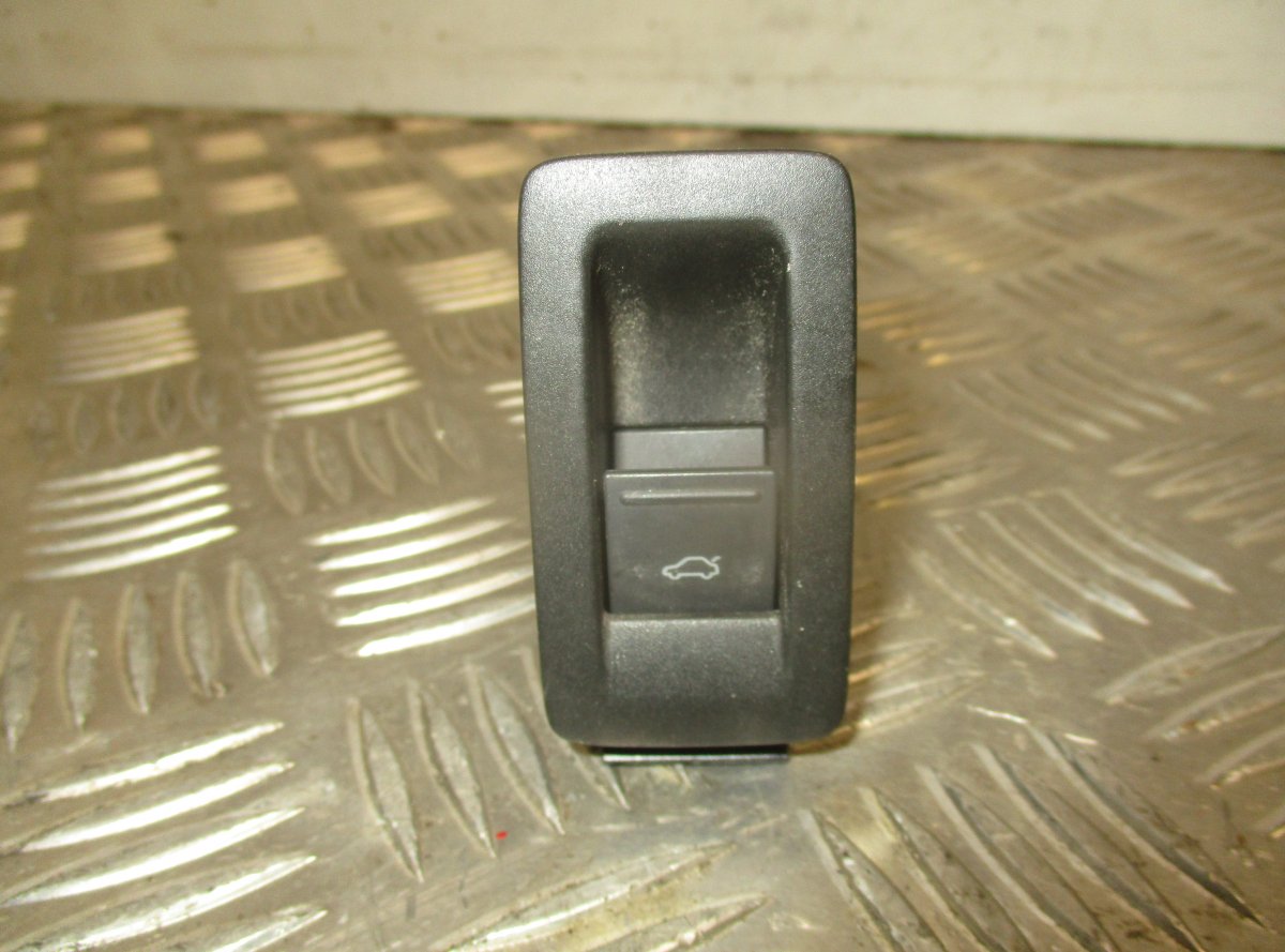 Volkswagen Scirocco Bootlid / tailgate Open Switch