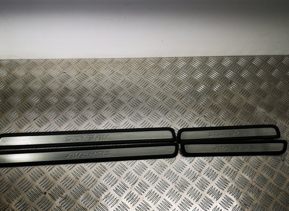 Toyota Avensis (T25) Interior lining / floor, other