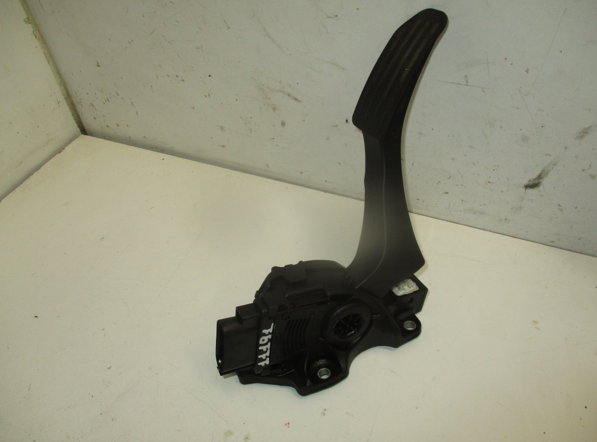 Volvo S80 Accelerator Pedal