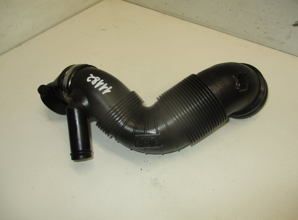 Volkswagen Scirocco Air intake resonator box pipe
