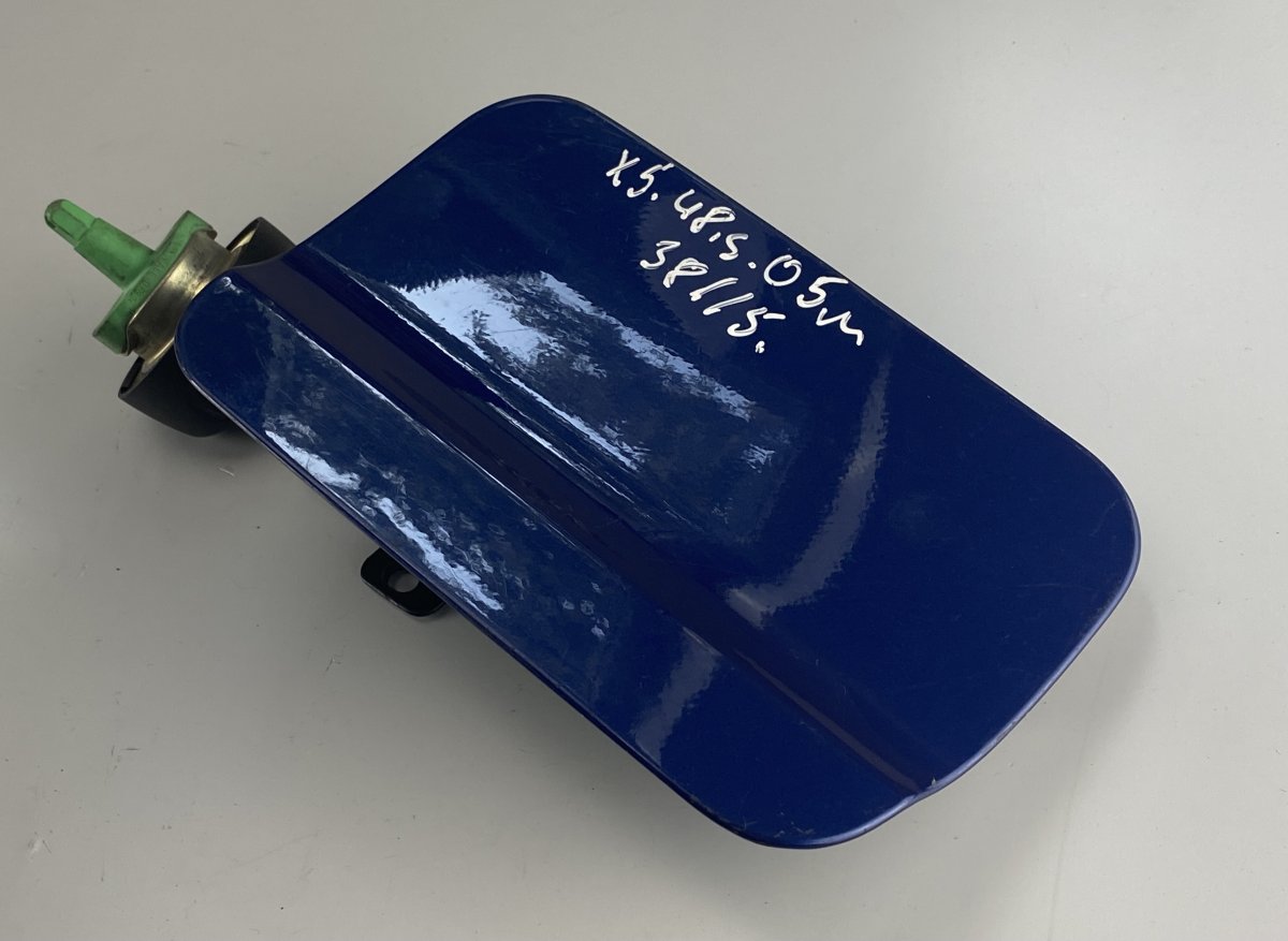 BMW X5 (E53) Fuel flap