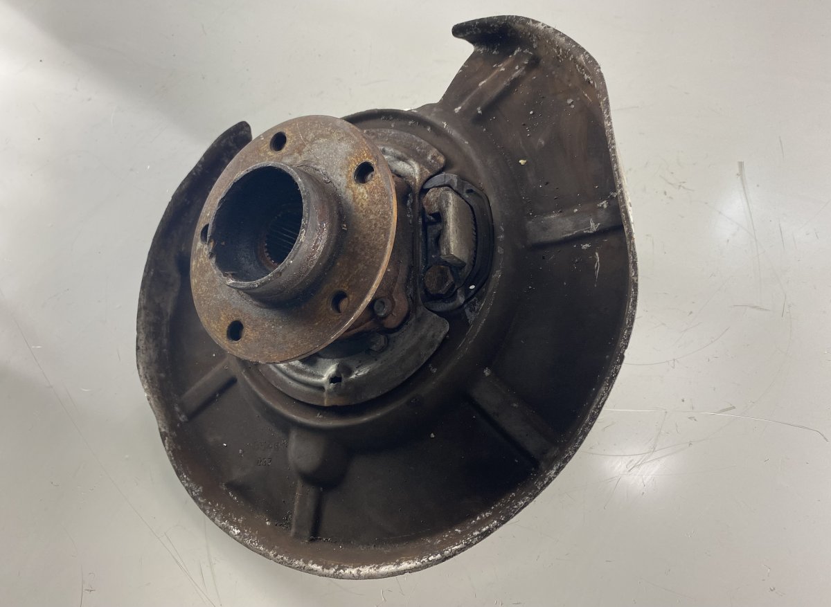 BMW 6 (E63 / E64) Wheel bearing housing rear right