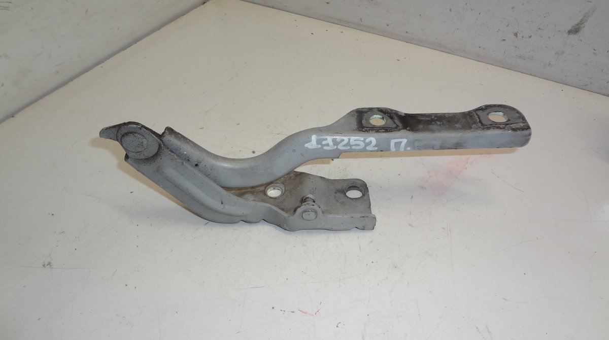 Hyundai i40 Bonnet Hinge Right HYUNDAI i40 (VF) (2011-2019) Bonnet Hinge Right...