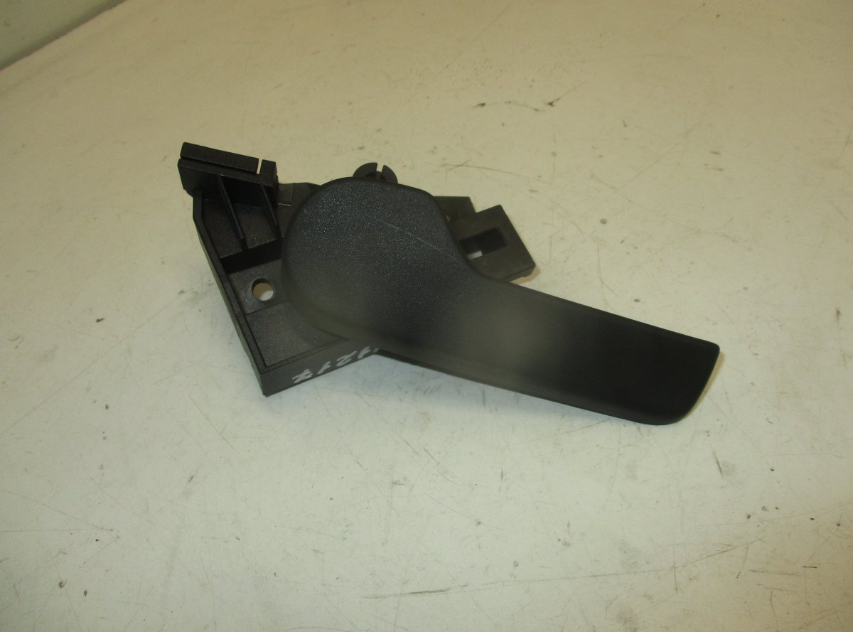 Volkswagen Passat Bonnet release handle / switch in cabin VW PASSAT B6 (3C) (2005-2010) Bonnet release ha...