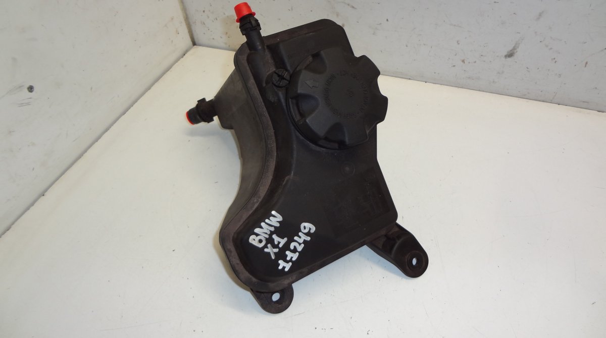 BMW 1 (E81 / E82 / E87 / E88) Expansion Tank BMW 1 (E81, E82, E87, E88) (2003-2013) Expansio...
