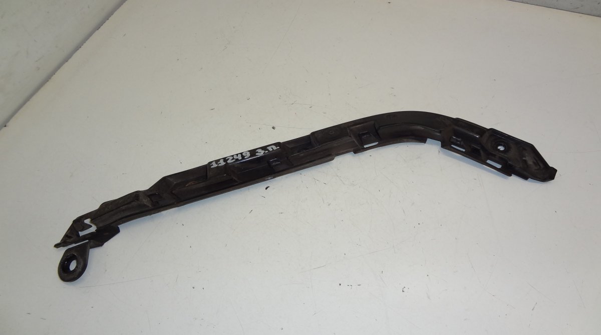 BMW 1 (E81 / E82 / E87 / E88) Rear bumper carrier holder on right fender BMW 1 (E81, E82, E87, E88) (2003-2013) rear bum...