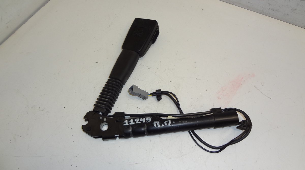 BMW 1 (E81 / E82 / E87 / E88) Seat Belt Buckle Front Right BMW 1 (E81, E82, E87, E88) (2003-2013) Seat Bel...