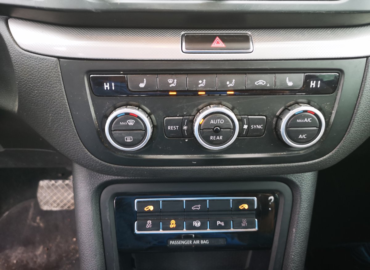 Volkswagen Sharan Combined switch set in dashboard VW SHARAN II (7N) (2010-2022) Combined switch s...