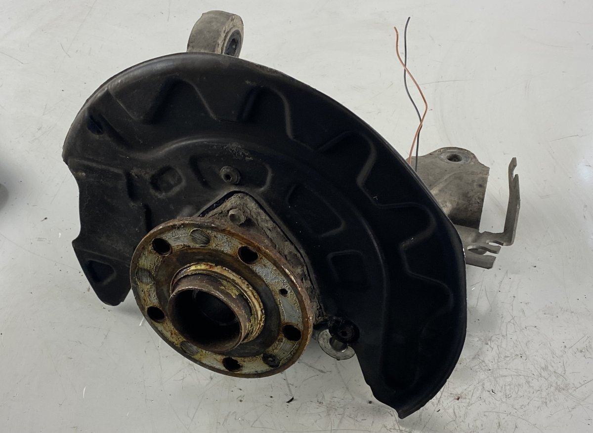 Audi A3 (8V) Wheel bearing housing front right AUDI A3 (8V_) (2012-2020) Wheel bearing housing...