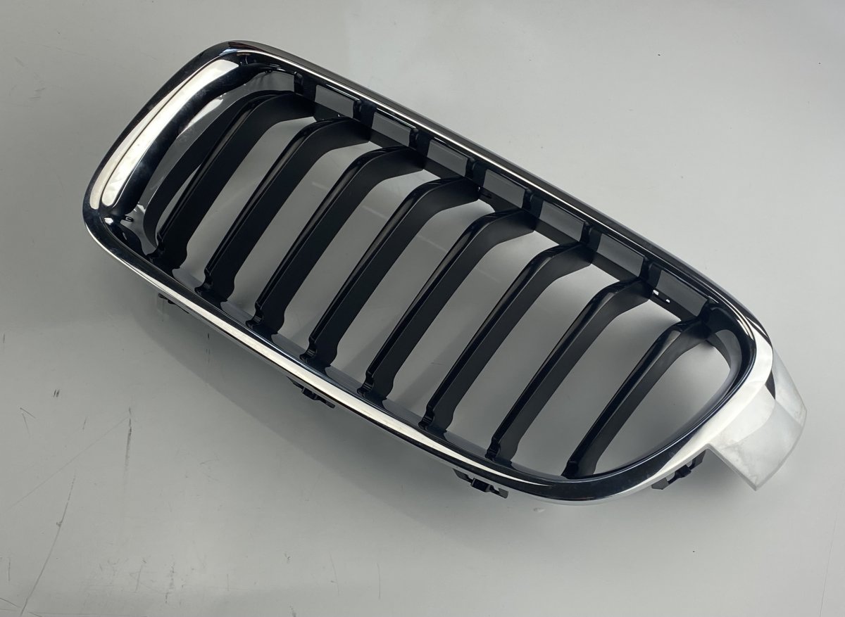 BMW 3 (E90 / E91 / E92 / E93) Radiator Grille right part BMW 3 (F30, F31, F80) (2011-2019) Radiator Gril...