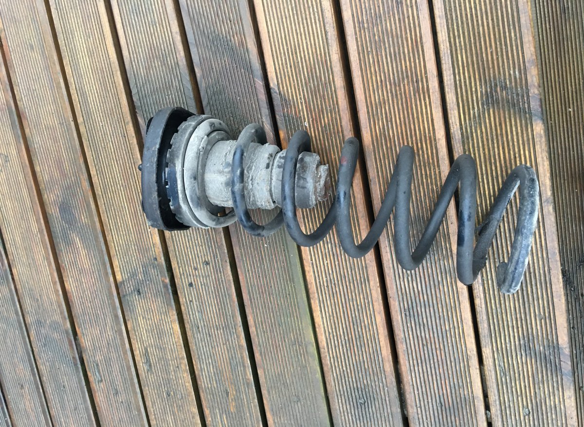 Volvo XC70 Rear Left Spring VOLVO XC70 II (2007-2016) Rear Left Spring

Gen...