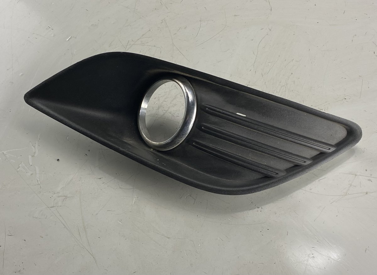 Ford Focus Front Bumper Grille Right