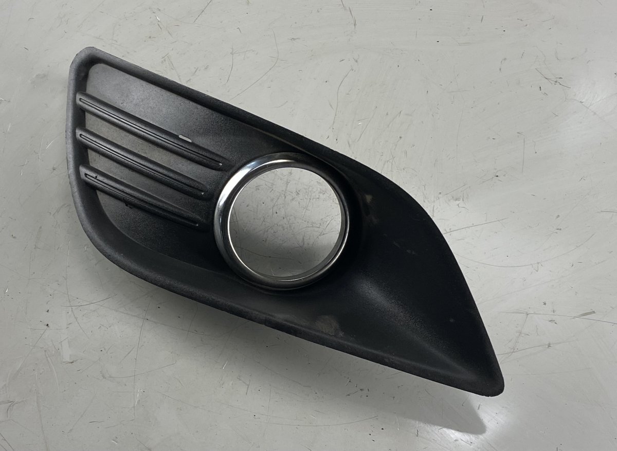 Ford Focus Front Bumper Grille Left
