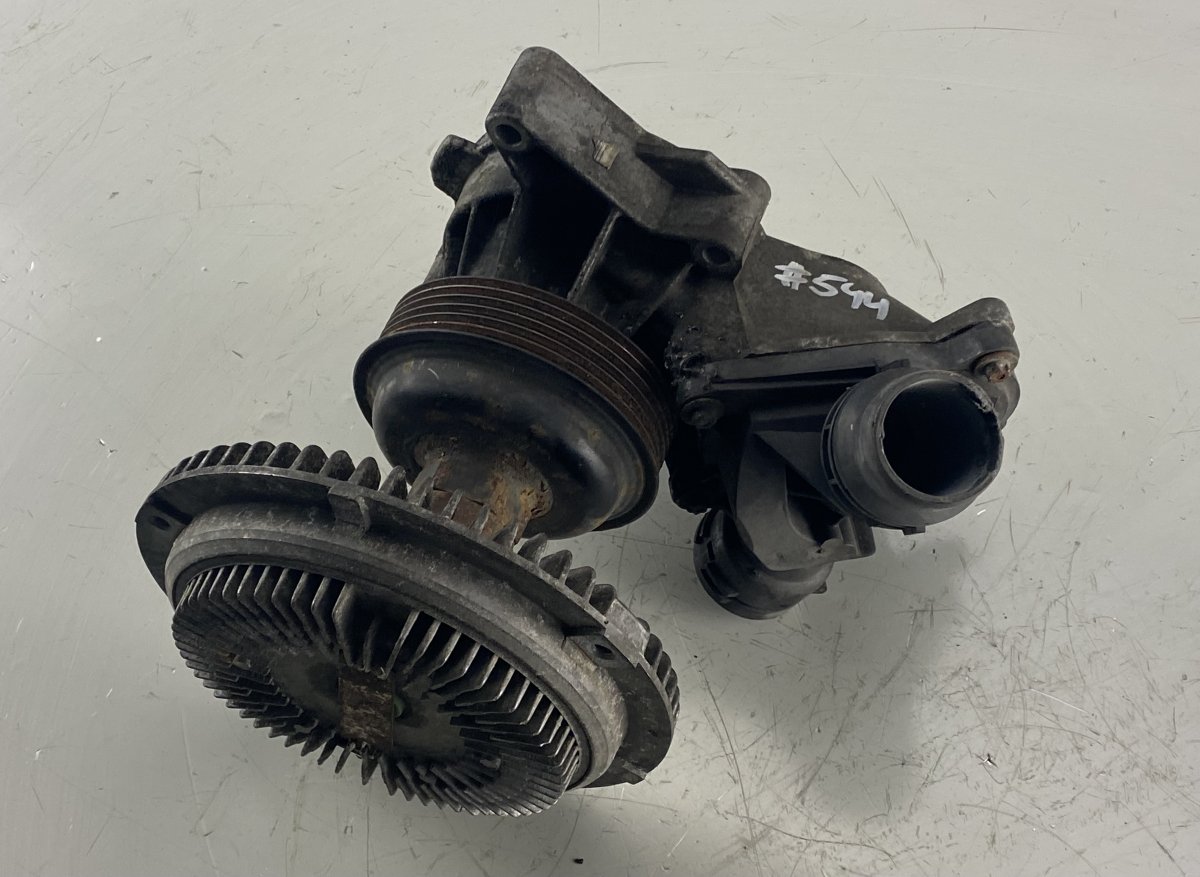 BMW 7 (E65 / E66 / E67 / E68) vandens siurblys